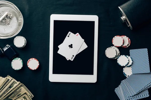 slotmacau188 customer support team communicating with account holders in English and Indonesian